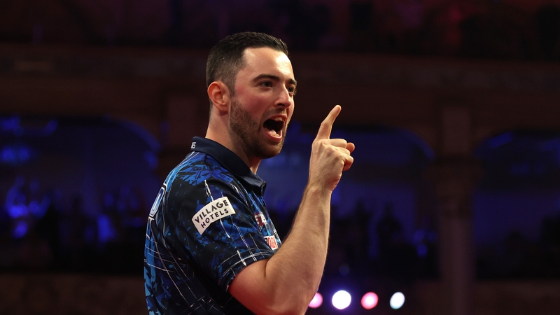 Luke Humphries celebrates his victory over Dimitri Van den Bergh