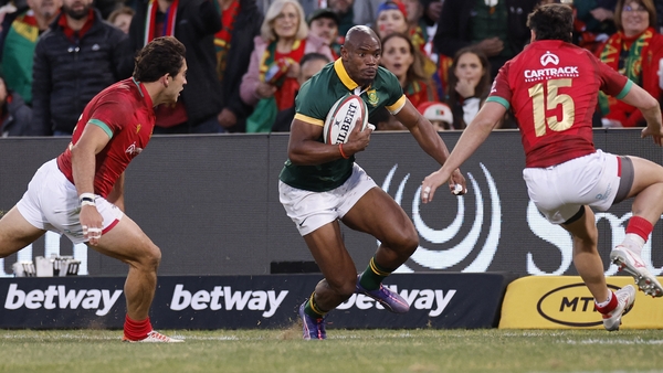 Makazole Mapimpi ran in three tries