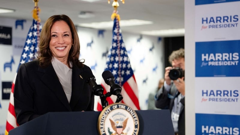 Léiríonn suirbhé ar ghlac an áisíneacht nuachta Associated Press faoi go mbuafaidh Kamala Harris Vóta na dToscairí an mhí seo chugainn