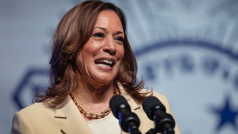 Kamala Harris called on a rally of more than 6,000 black women to help her revitalise the party's presidential campaign