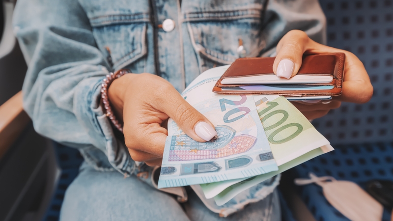 Consumer prices in the euro zone slowed to 2.2% in August from 2.6% in July this year, new figures show today