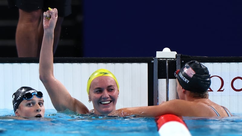 Ariarne Titmus (C) beat Summer McIntosh (L) and Katie Ledecky to defend her 400m freestyle title in Paris
