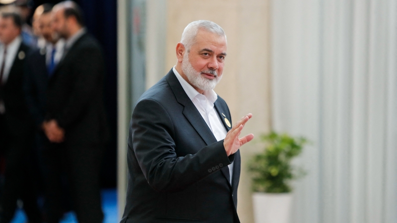 Ismail Haniyeh i bpríomhchathair na hIaráine, Tehran, inné