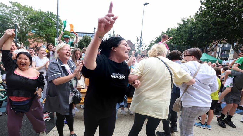 Crowds celebrate Kellie Harrington's win in Diamond Park in Dublin's north inner city (Pic: RollingNews.ie)