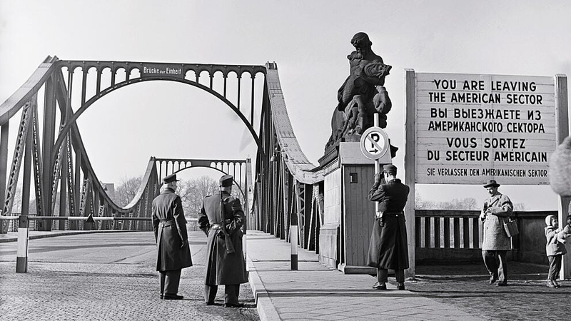 Exchanges regularly took place on Glienicke Bridge before the end of the Cold War