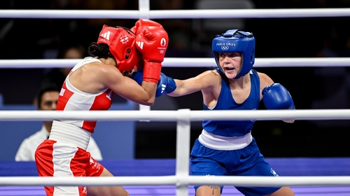 Daina Moorehouse (blue) controversially lost her opening bout