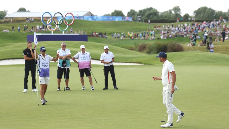 Victor Perez celebrates his birdie on 18