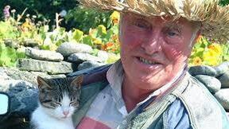 Mike Phoppy Mac Donnchadha as Leitear Mealláin, Conamara.