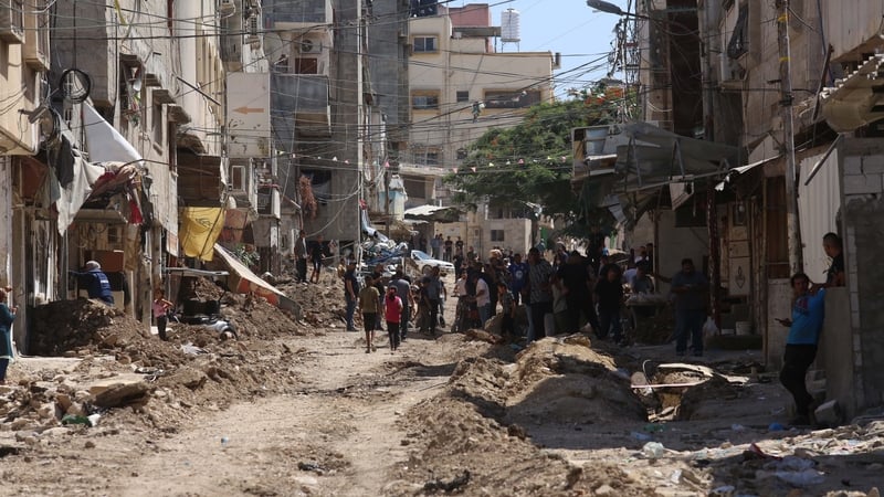 Scrios déanta ar an Bhruach Thiar