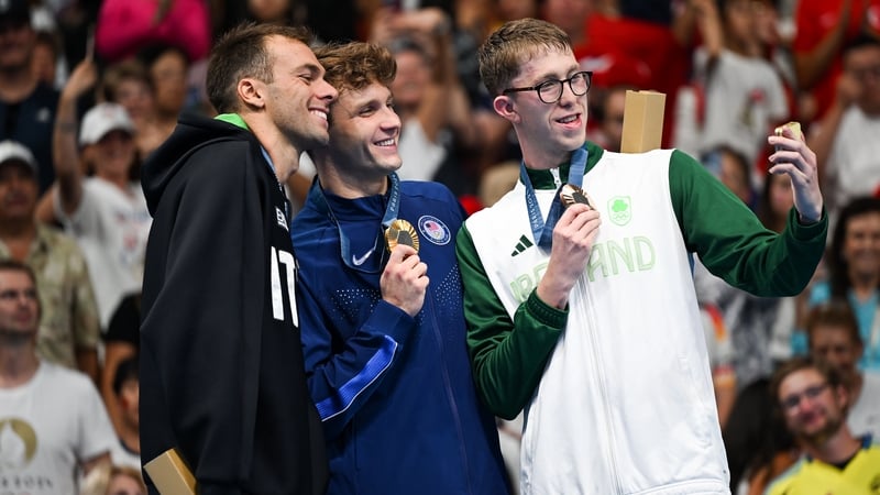 Paltrinieri, Finke and Wiffen show off their medals