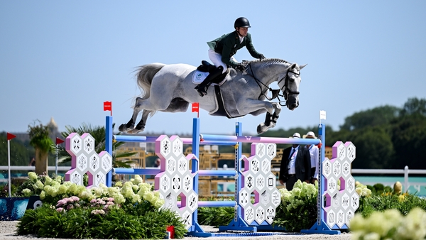 Shane Sweetnam, on James Kann Cruz, in action during the Jumping Individual Qualifier at the Chateau de Versailles