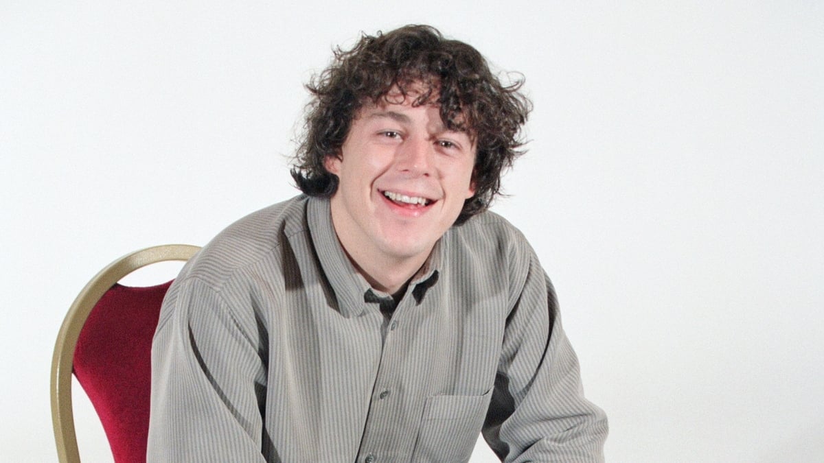 Alan Davies goes back on the road after 10 years