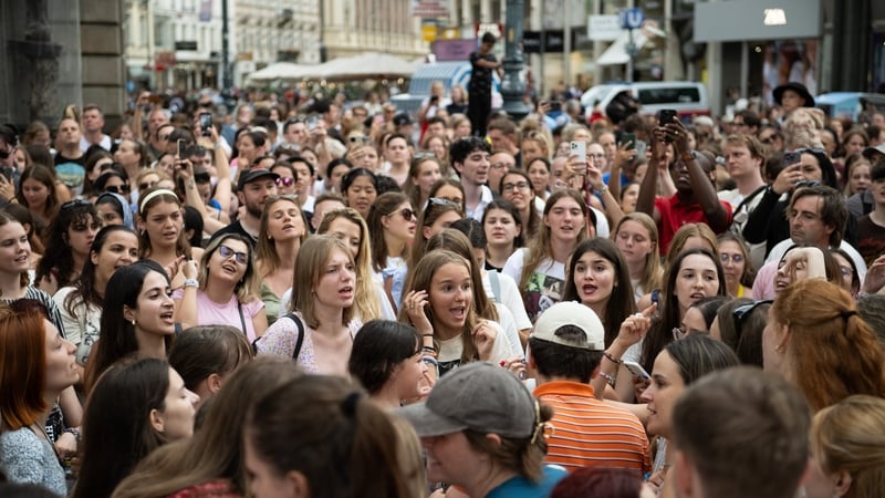 Taylor Swift fans sing together on Stephansplatz in Vienna today