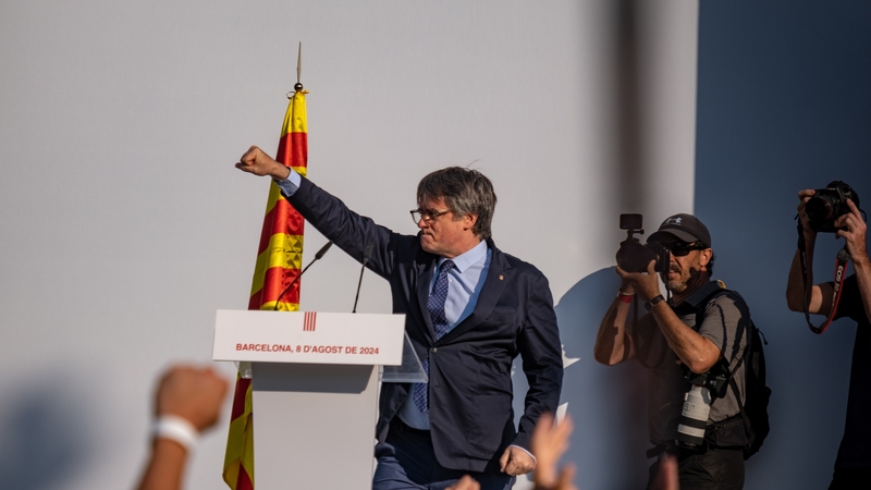 Former President of the Generalitat of Catalonia Carles Puigdemont on stage yesterday defying the arrest warrant issued by the Spanish justice system