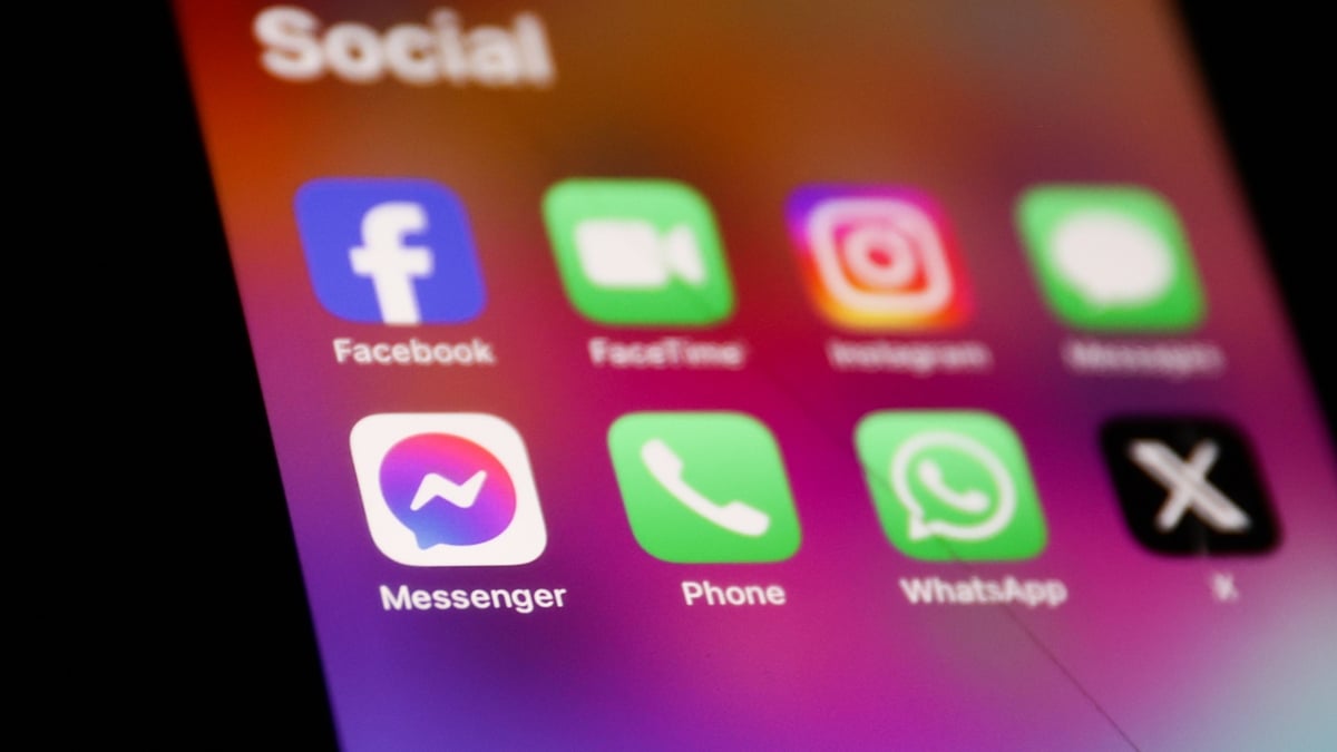 Smartphones and Social Media ban for Teenagers