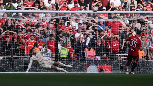 Jonny Evans misses Manchester United's eighth penalty in the shoot-out