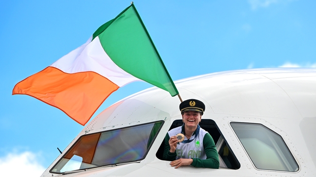 ...but his fellow swimming medalist Mona McSharry managed to secure the pilot's hat!