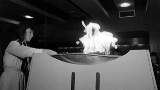 Bowl of Light, Community Games (1974)