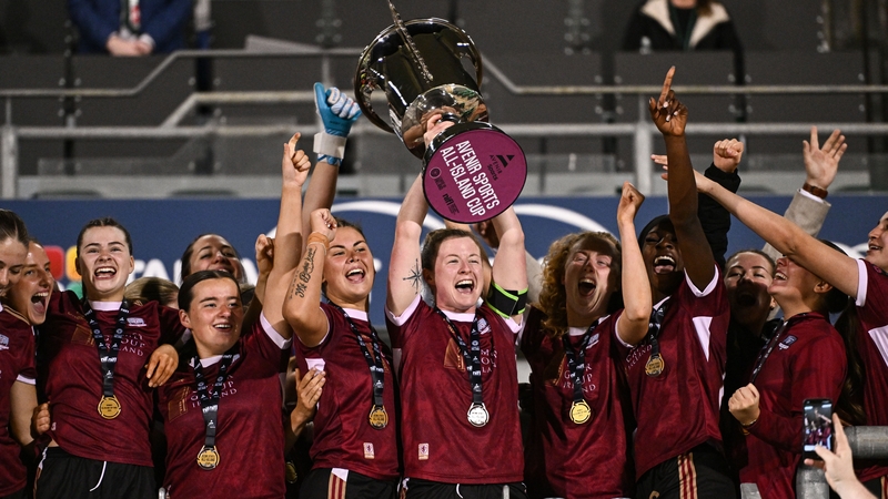 Galway United captain Lynsey McKey lifts the Avenir Sports All-Island Cup