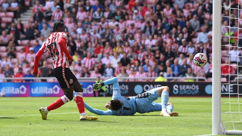 Eliezer Mayenda finds the net for Sunderland