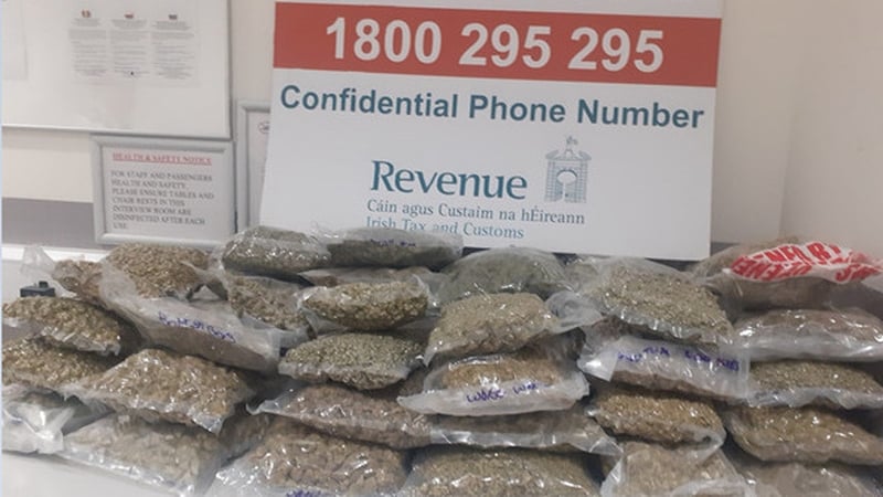 Lear mór cannabais a fuarthas in Aerfort Bhaile Átha Cliath an mhí seo caite