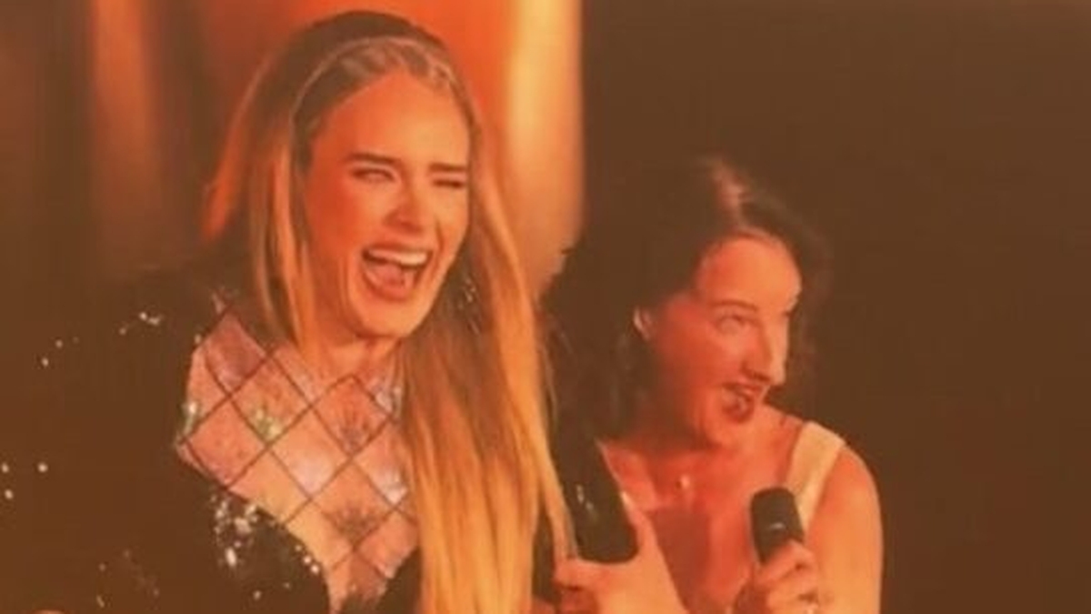 Irish fan steals the show at Adele - "I'm still floating on a fluffy cloud"