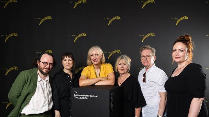 Stephen O'Hagan, Clare Monnelly, Aislinn Clake, Bríd Ní Neachtain, Dermot Lavery, agus Róisín Browne ag Premiere Fréamhacha in Locarno.