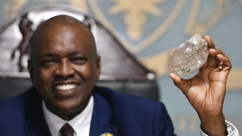 Botswana's President Mokgweetsi Masisi with the 2,492-carat diamond