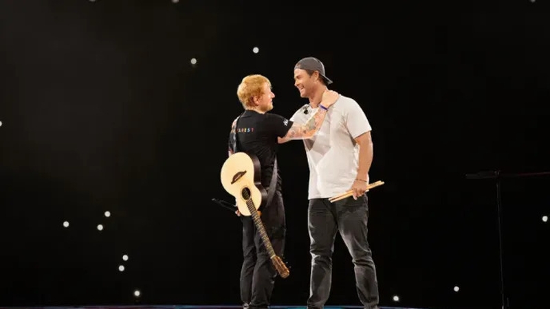 Thor star Chris Hemsworth showed off his drumming skills at an Ed Sheeran gig in Romania [pic @Lavinia110202 on X]