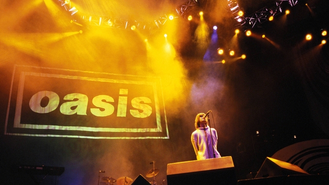Liam Gallagher performing live onstage with Oasis, 1996. Photo by Roberta Parkin/Redferns.