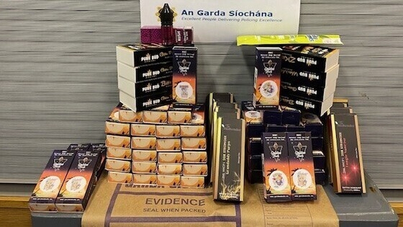 Na táirgí vápála a thóg na Gardaí i gCo Dhún na nGall an tseachtain seo caite