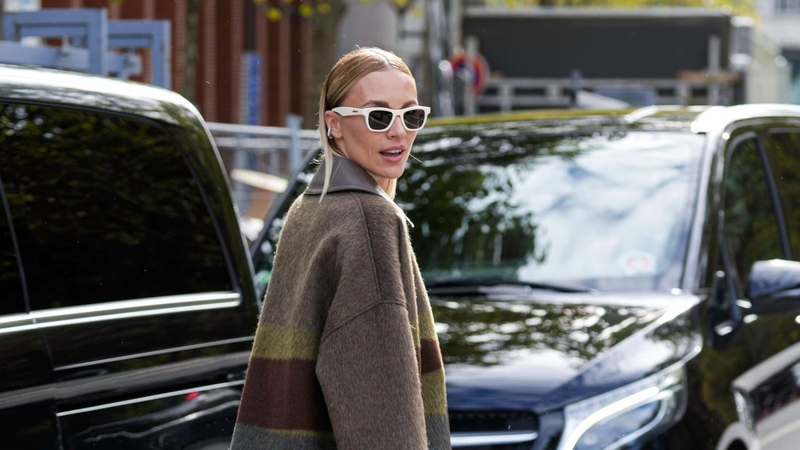 With the weather becoming more unpredictable, here's how to dress during the transitional seasons.