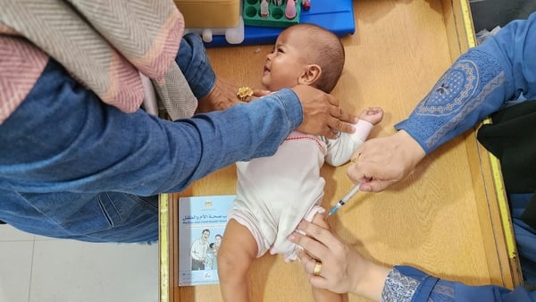 A medical team from the Palestinian Red Crescent administer polio vaccine to children as part of routine campaign at Al-Amal Hospital in southern Gaza's Khan Younis city on August 22, 2024. Photo: Getty Images