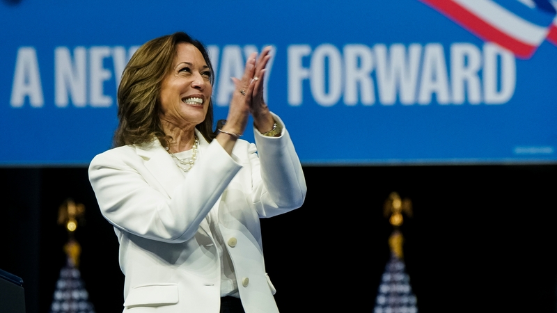 'Bealach úr chun cinn' aimsithe ag Kamala Harris, de réir dealraimh, agus í ag feachtasaíocht in Savannah, Georgia inné