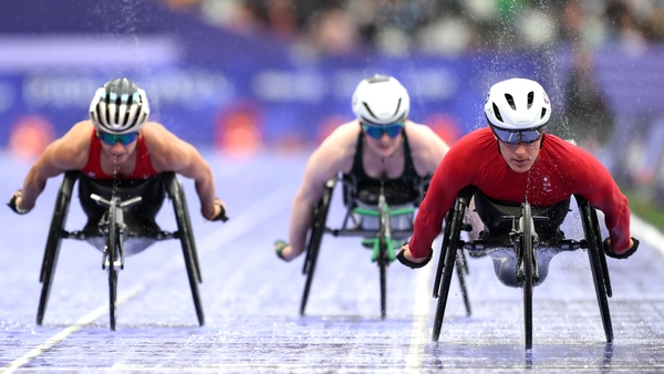 Shauna Bocquet (C) come sin third in her heat, qualifying for tomorrow's final