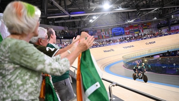 Katie-George Dunlevy and pilot Eve McCrystal are cheered on by family and friends in their Paralympic final