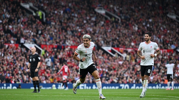 Liverpool crush error-laden Man United at Old Trafford