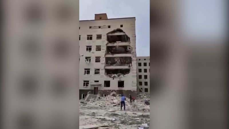 51 maraithe, breis agus 200 gortaithe in ionsaí i gcathair Poltava san Úcráin