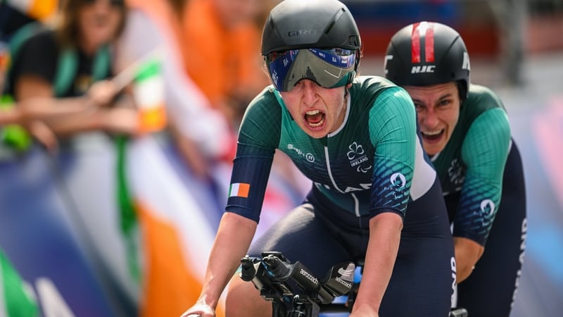 Katie-George Dunlevy (R) and pilot Linda Kelly had 83 seconds to spare after 28.3km