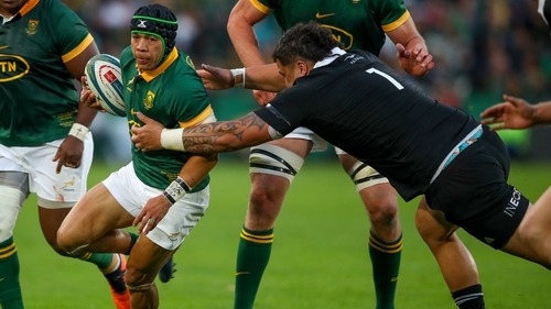 Cheslin Kolbe (l) in action against New Zealand