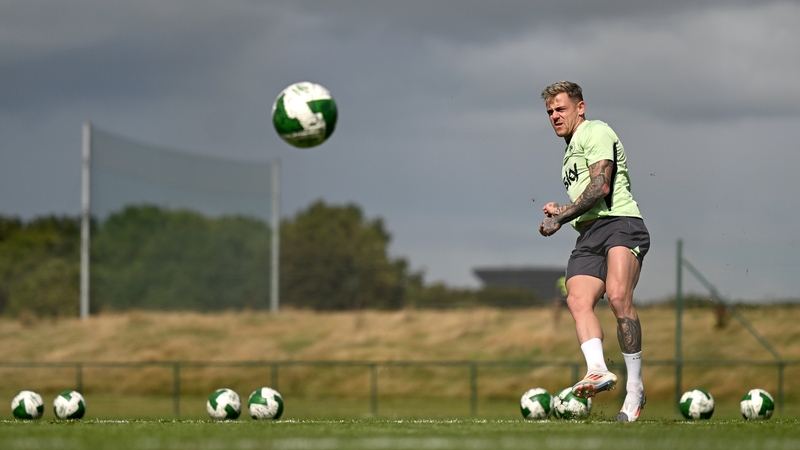 Sammie Szmodics goes through shooting practice during Ireland training
