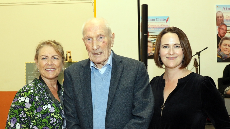 Áine Durkin, Tom a' tSeoighe agus Síle Denvir anuraidh.