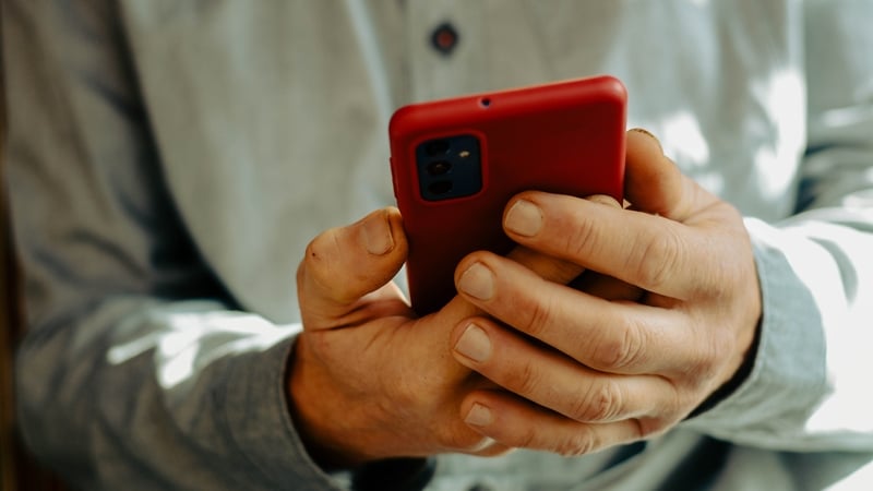 The scam involves fraudsters impersonating phone company representatives