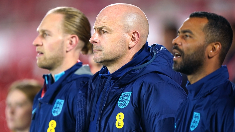 Lee Carsley (centre) before an England U21 game
