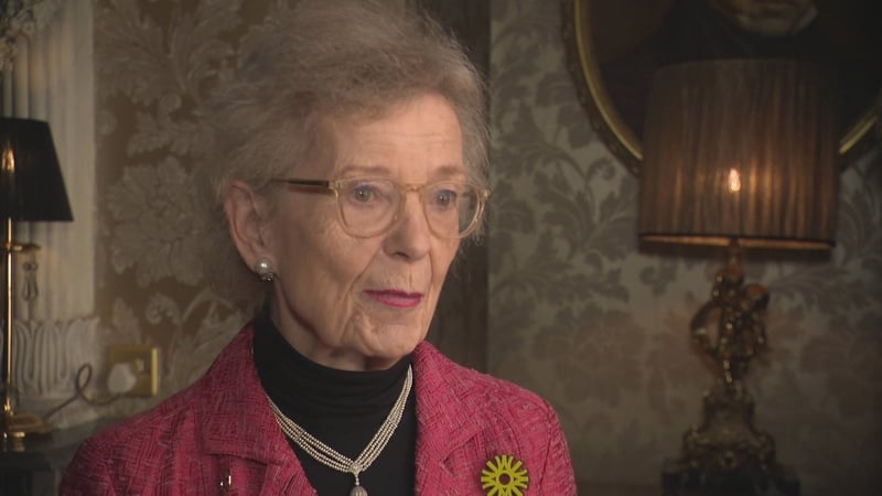 700,000 páiste faoi 5 bhliana d'aois i mbaol báis leis an ocras sa tSúdáin.