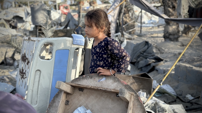 Cuid den scrios a rinneadh de bharr ionsaí na nIosraelach ar Al-Mawasi i ndeisceart Gaza, 10 Meán Fómhair 2024