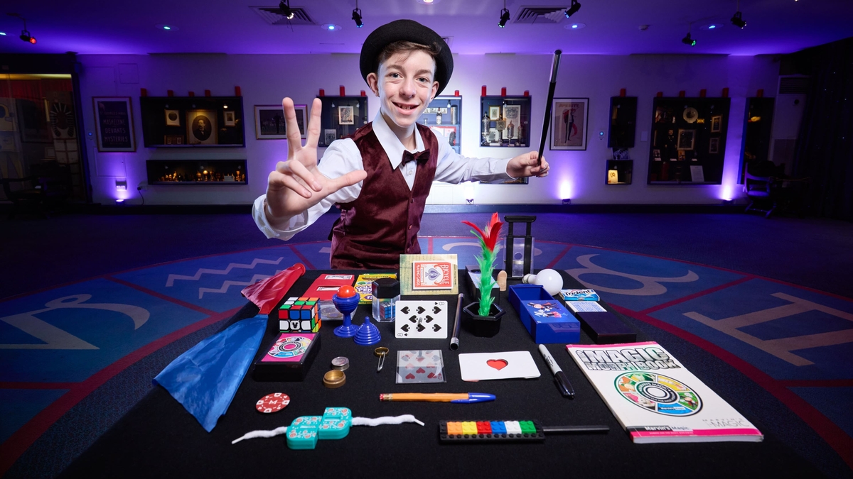Magician Cillian(15) goes into the record books for swift tricks 