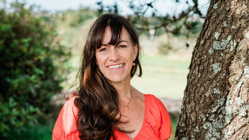 Caitlín Ní Chualáin, léiritheoir agus láithreoir Seoda Foinn.