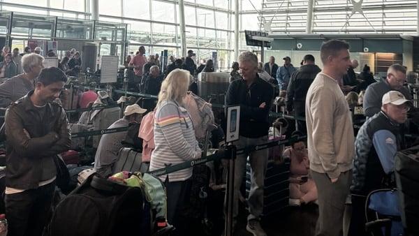 People waiting in line for check-in desks at Dublin Airport this morning (Photo: Eva Murphy Ryan)
