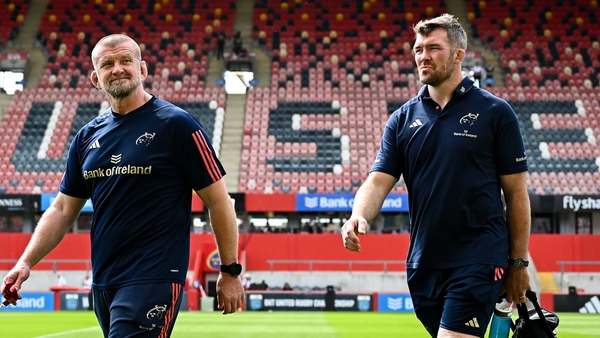 Munster head coach Graham Rowntree (l) and flanker Peter O'Mahony